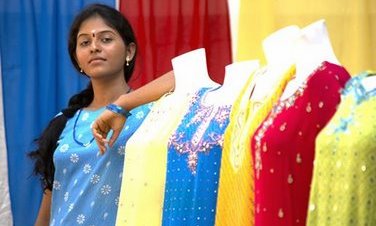 Anjali as an sales girl in 'Angadi Theru'