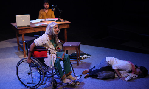 Geetanjali Kulkarni as Aai in Dreams of Taleem