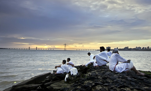 The motif of contemplation