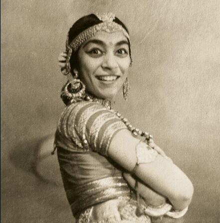 Had tears in my eyes when she died in VZ; have tears in my eyes now. I love this young pic of her. RIP Zohra Sehgal. http://t.co/sfvATdaln2